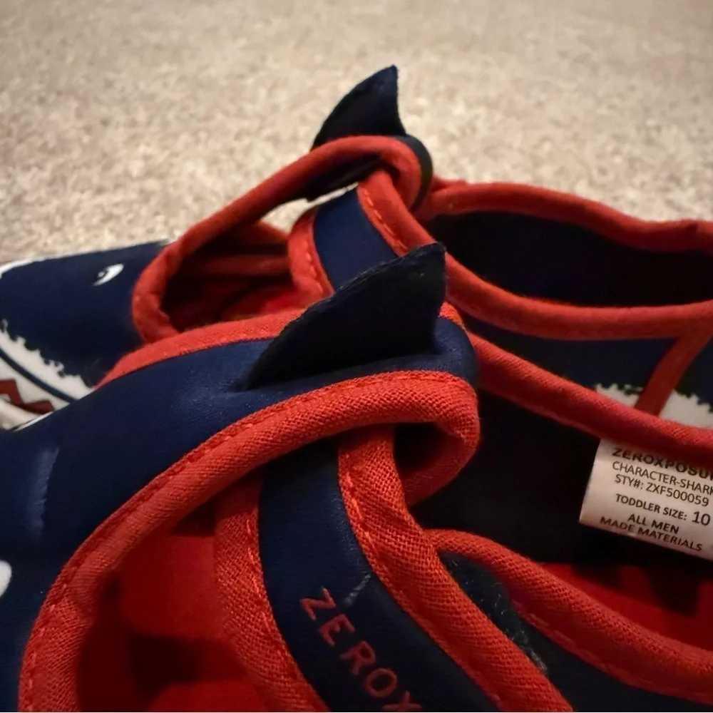 NWT ZeroXposur toddler size 10 Shark water shoes with Velcro strap
